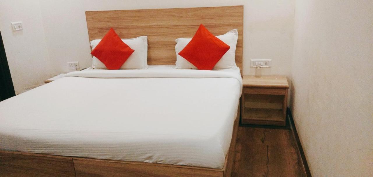 Hotel Golden Bliss At New Delhi Airport Экстерьер фото