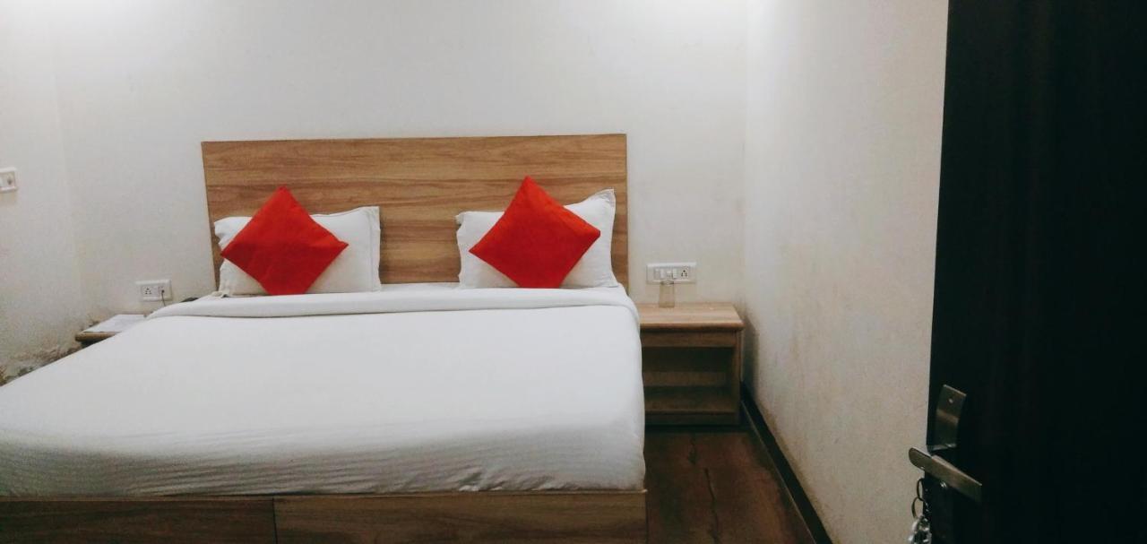 Hotel Golden Bliss At New Delhi Airport Экстерьер фото